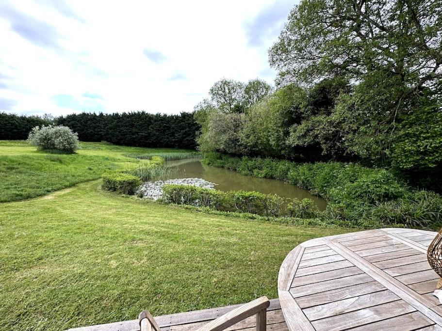 Beautiful Cabin With Pond View Steyning Buitenkant foto
